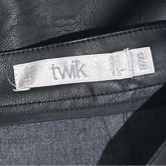 💫TWIK by Simons Faux Leather High Waist Mini Skirt Black - Picture 6 of 7